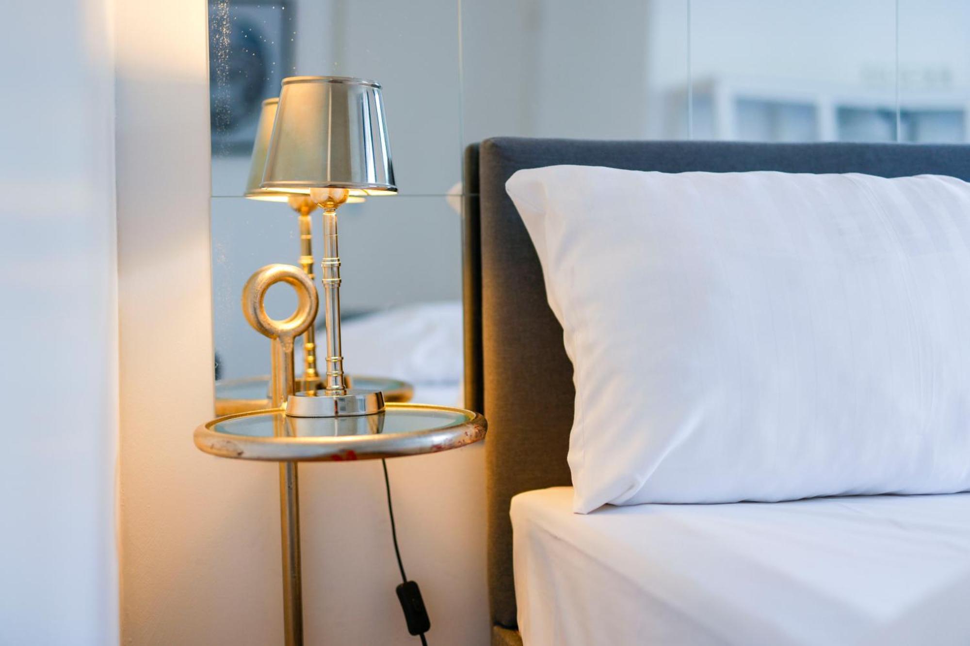 Sleephotels Alsterroom Hamburg Exterior photo